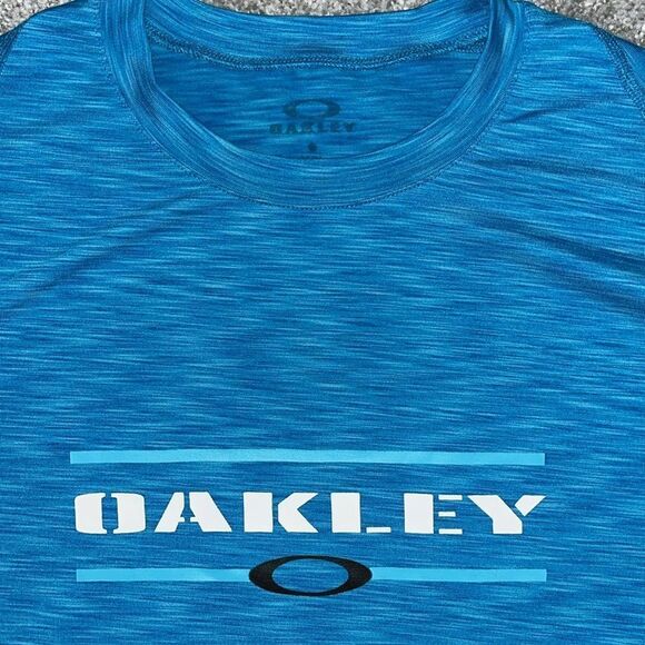 Blue Stretch Oakley Surfer Surfboard Beach Mens Rashie Rashguard T Shirt M - Picture 4 of 5